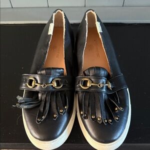 Elegant Black Leather Loafers with Fringe Detail
